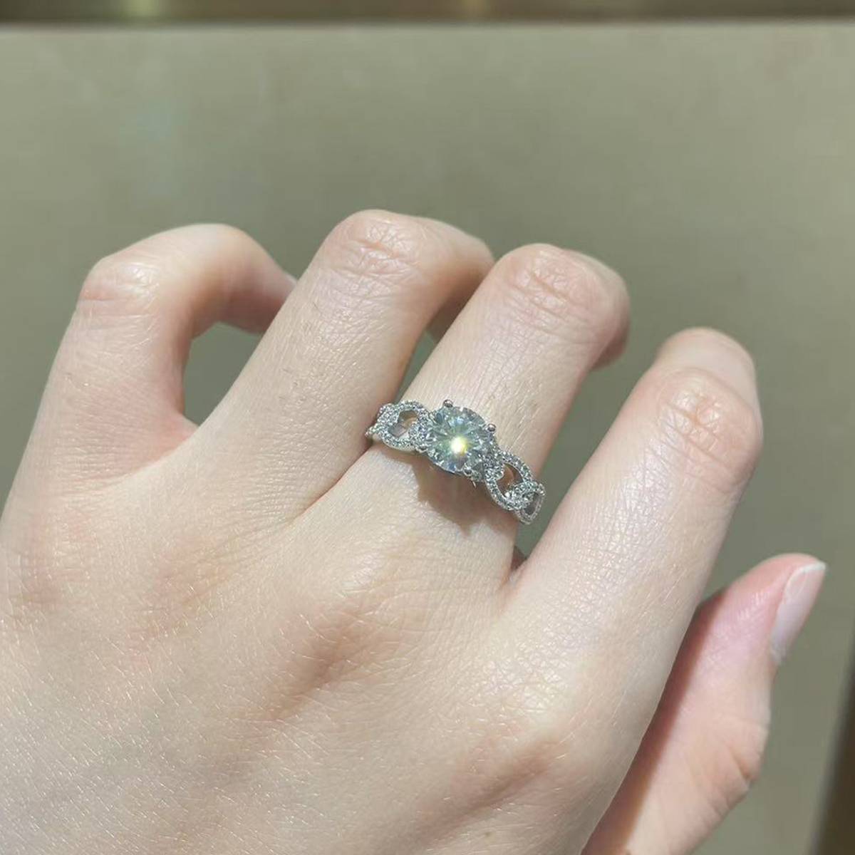 Single Head Women's Ring S925 Silver Plated Platinum Customized Selection Main Stone Moissanite Diamond 1.0ct/Secondary Stone High Carbon Diamond